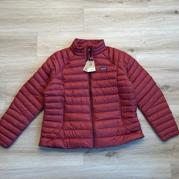 Patagonia Women's Red Puffer Jacket - Picture 6 of 11